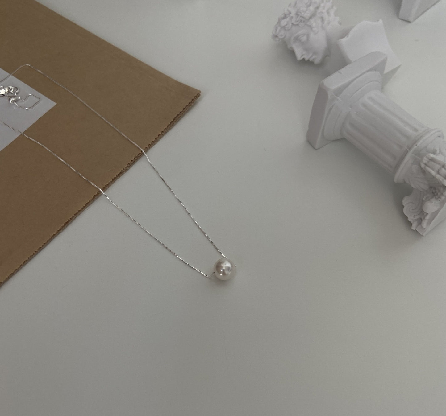 Œil d'ange | Radiant Reflection Pearl Pendant Necklace